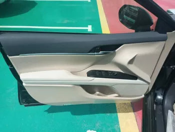 TOYOTA CAMRY 2.5L HYBRID GLE BLACK INSIDE BEIGE 2023