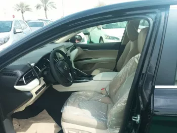TOYOTA CAMRY 2.5L HYBRID GLE BLACK INSIDE BEIGE 2023