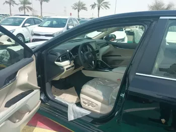 TOYOTA CAMRY 2.5L HYBRID GLE BLACK INSIDE BEIGE 2023