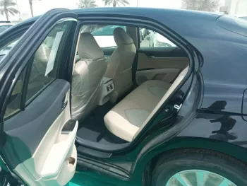 TOYOTA CAMRY 2.5L HYBRID GLE BLACK INSIDE BEIGE 2023