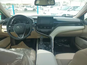 TOYOTA CAMRY 2.5L HYBRID GLE BLACK INSIDE BEIGE 2023