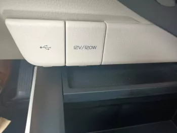 TOYOTA CAMRY 2.5L HYBRID GLE BLACK INSIDE BEIGE 2023