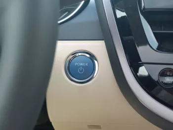 TOYOTA CAMRY 2.5L HYBRID GLE BLACK INSIDE BEIGE 2023