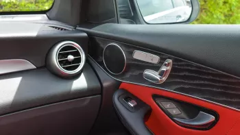 Mercedes Benz GLC 300 2018 73,000 kilometers 2.0l