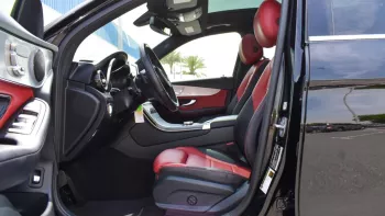 Mercedes BENZ GLC 300 2019 60,000 kilometres 2.0l