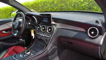 Mercedes BENZ GLC 300 2019 60,000 kilometres 2.0l