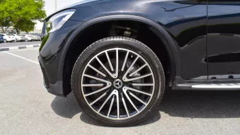 Mercedes BENZ GLC 300 2019 60,000 kilometres 2.0l