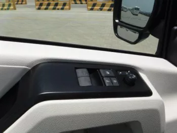 LHD - TOYOTA HIACE 2.8L DIESEL 13 SEATER GL AUTO - 3 PIN SEAT BELT