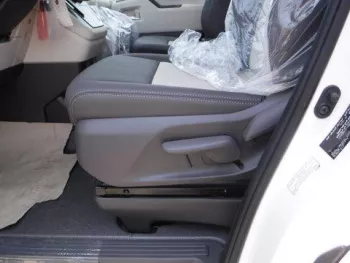 LHD - TOYOTA HIACE 2.8L DIESEL 13 SEATER GL AUTO - 3 PIN SEAT BELT