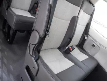 LHD - TOYOTA HIACE 2.8L DIESEL 13 SEATER GL AUTO - 3 PIN SEAT BELT