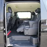 Toyota Granvia Premium 3.5L AWD 6Cyl 2023 - Thumbnail 24
