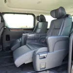 Toyota Granvia Premium 3.5L AWD 6Cyl 2023 - Thumbnail 25