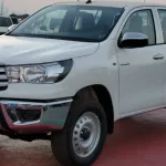 Toyota Hilux 2.4 Diesel double cabin ,,,4X4,,, white inside black M/T - Thumbnail 3