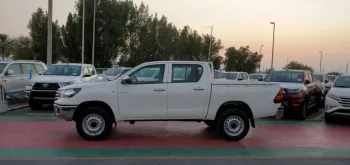 Toyota Hilux 2.4 Diesel double cabin ,,,4X4,,, white inside black M/T
