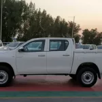Toyota Hilux 2.4 Diesel double cabin ,,,4X4,,, white inside black M/T - Thumbnail 5