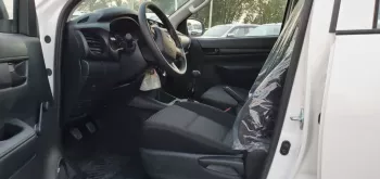 Toyota Hilux 2.4 Diesel double cabin ,,,4X4,,, white inside black M/T