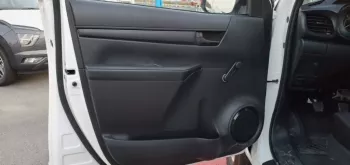 Toyota Hilux 2.4 Diesel double cabin ,,,4X4,,, white inside black M/T