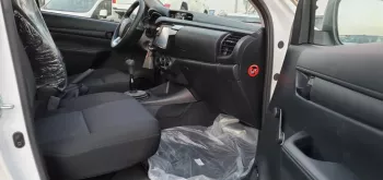 Toyota Hilux 2.4 Diesel double cabin ,,,4X4,,, white inside black M/T