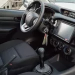 Toyota Hilux 2.4 Diesel double cabin ,,,4X4,,, white inside black M/T - Thumbnail 14