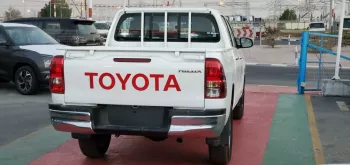 Toyota Hilux 2.4 Diesel double cabin ,,,4X4,,, white inside black M/T