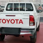 Toyota Hilux 2.4 Diesel double cabin ,,,4X4,,, white inside black M/T - Thumbnail 16