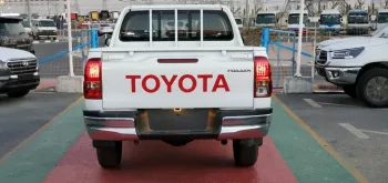 Toyota Hilux 2.4 Diesel double cabin ,,,4X4,,, white inside black M/T