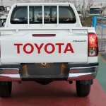 Toyota Hilux 2.4 Diesel double cabin ,,,4X4,,, white inside black M/T - Thumbnail 17