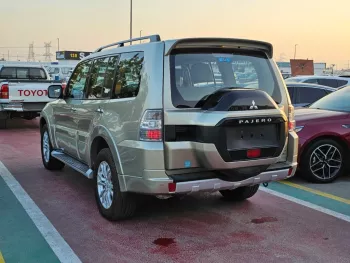 MITSUBISHI PAJERO 2018 USED 3.8L petrol 6cyl gold color