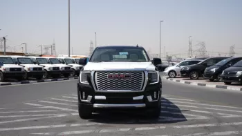 GMC Yukon Denali 2023 V8
