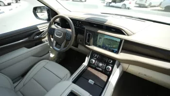GMC Yukon Denali 2023 V8