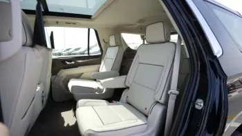 GMC Yukon Denali 2023 V8
