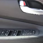 Hyundai SantaFe 2.5l petrol 2023 full option - Thumbnail 7
