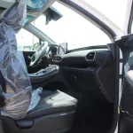 Hyundai SantaFe 2.5l petrol 2023 full option - Thumbnail 15