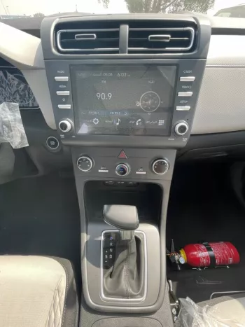 HYUNDAI CREATA 1.6 L WITH SUN ROOF BUSH START