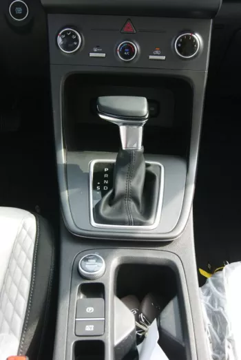 LHD - HYUNDAI CRETA 1.5L PETROL PREMIER PLUS DUAL TONE AUTO - SILVER - 2023