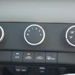 LHD - HYUNDAI ELANTRA 1.6L PETROL 2WD PREMIER PLUS AUTO - 2023 - Thumbnail 18