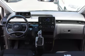 Hyundai Staria 3.5l petrol 2023 fwd