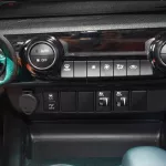 Toyota Hilux GLX SR5 A/T 2023 4WD 2.7L - Thumbnail 13
