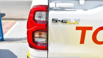 Toyota Hilux GLX SR5 A/T 2023 4WD 2.7L
