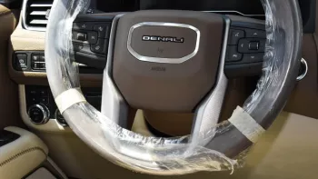 GMC Denali Yuken 2023 4WD 8Cyl