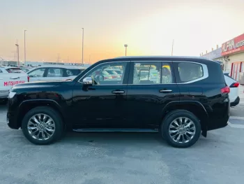 Toyota land cruiser LC300 VXR 4.0L petrol 2023