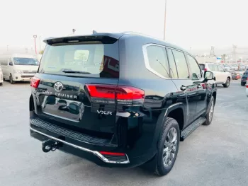 Toyota land cruiser LC300 VXR 4.0L petrol 2023