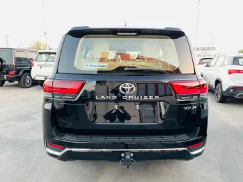 Toyota land cruiser LC300 VXR 4.0L petrol 2023