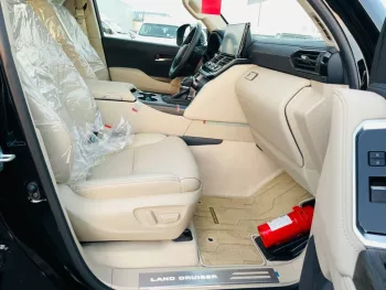 Toyota land cruiser LC300 VXR 4.0L petrol 2023