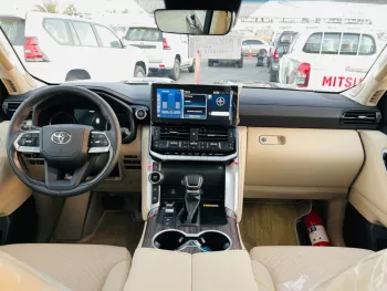 Toyota land cruiser LC300 VXR 4.0L petrol 2023