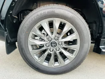 Toyota land cruiser LC300 VXR 4.0L petrol 2023