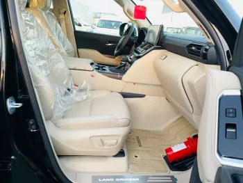 Toyota land cruiser LC300 VXR 4.0L petrol 2023