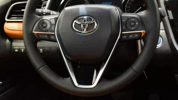 Toyota Camry Hybrid Lumiere 2.5L 2023 FWD