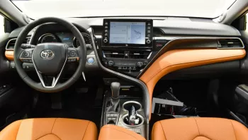 Toyota Camry Hybrid Lumiere 2.5L 2023 FWD