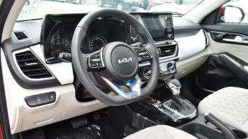 Kia Seltos FWD 2023 1.6L V4